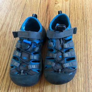 Little Boy Kids Keen size 12